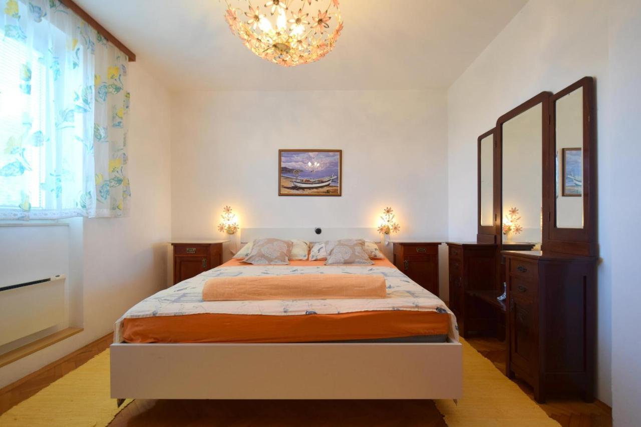 Apartment Angela Malinska Εξωτερικό φωτογραφία